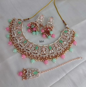 Nouveau Design Plaqué Or Perle Verte Traditionnelle & Kundan Collier Clouté Ensemble de Bijoux pour Femme - Product Image 4