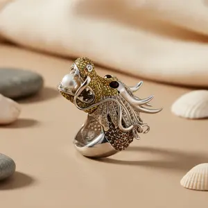 Anillo único de dragón plateado con perla, joyería elegante y única. - Product Image 2