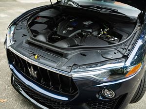 UTILISÉ LHD/RHD 2022 MASERATI LEVANTE MODENA - Product Image 3
