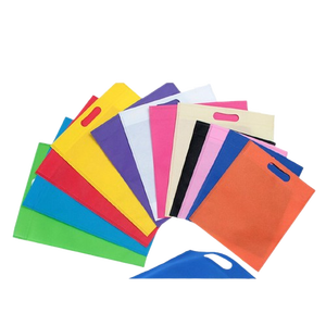 Sac en tissu non tissé coupe D à la mode et élégant pour faire du shopping avec impression de logo personnalisé pour la promotion de la marque et les cadeaux - Product Image 1