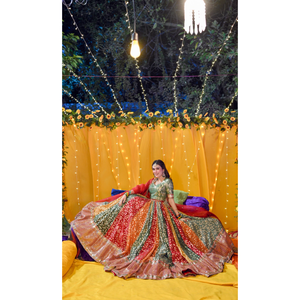 Vestido de Novia Moderno y Lujoso Noor Jahan, con Pliegues y Perlas, Silueta en A, Cintura Natural, Diseño de Espalda Ilusionaria, para Bodas - Product Image 2