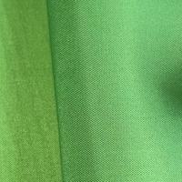 Tissu en taffetas de polyester lisse pour doublure de vêtements. Prix d'usine Taffetas de polyester pas cher 68D.