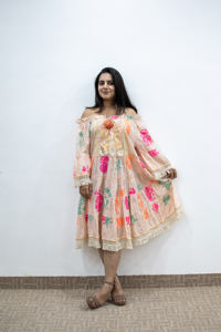 Robe Bohème Romantique à Col en V et Motifs Floraux, Robe d'Été à Volants Pêche, Taille Naturelle, Longueur Midi, 100% Coton Écologique, Robe de Soirée Estivale pour Femme - Product Image 3