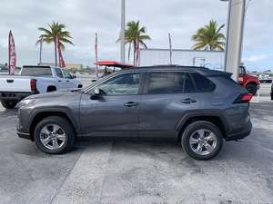 Toyota RAV4 XLE FWD 2022 Usada de Alta Gama - Product Image 3