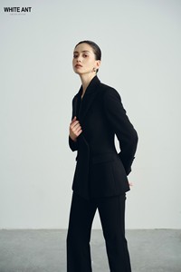 เสื้อเบลเซอร์แขนยาวผ้าเป็นมิตรกับสิ่งแวดล้อมพร้อมปกหนังเสื้อเบลเซอร์แบบรอยบากของผู้หญิงสูทเบลเซอร์พร้อมกางเกง - Product Image 5