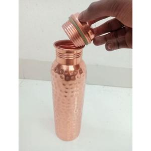 Bouteille d'eau en cuivre 100% hautement isolée, design martelé facile à saisir, style américain, bouteille d'eau ayurvédique avec couvercle hermétique - Product Image 4