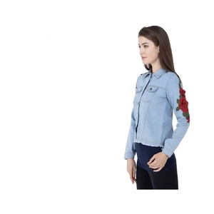 Veste en jean délavée tendance pour femmes, col rabattu, boutons recouverts, manches longues, pour le printemps et l'automne - Product Image 3