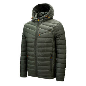 เสื้อแจ็คเก็ตพัฟเฟอร์ผู้ชายแบบมีฮู้ด สีพื้น ปี 2025 สไตล์ลำลอง คอตั้ง ปักโลโก้ด้านหน้า ระบายอากาศ แห้งเร็ว กันลม สตรีทแวร์ - Product Image 1