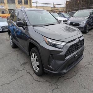 EXCELENTE ESTADO Toyota RAV4 LE 2024 - Product Image 2