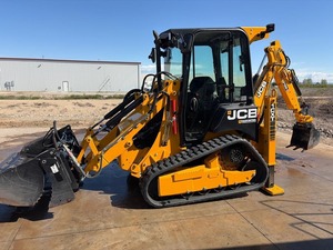 รถตักล้อยาง JCB 1CXT ปี 2024 และรถตักล้อยางแบบสกิดสเตียร์ เครื่องยนต์ดีเซล รถตักตีนตะขาบ 8 ตัน บุ้งกี๋ขนาดใหญ่ เครื่องยนต์ทรงพลัง ประสิทธิภาพสูง พร้อมมอเตอร์ปั๊ม - Product Image 1