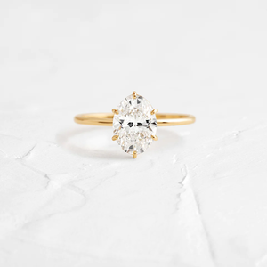 Diamant Moissanite VVS de taille ovale certifié GRA Bague de fiançailles Solitaire en argent sterling 925 plaqué or de conception simple pour femme - Product Image 1