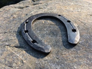 Zapatos de caballo hechos a mano, herrero forjado, regalo de la historia de acero de hierro, decoración Celts Luck Tradition - Product Image 3