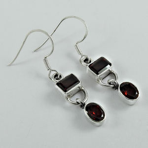 ต่างหูโกเมนสีแดงธรรมชาติสำหรับผู้หญิงเครื่องประดับทำด้วยมือดีไซน์ทันสมัย925เงินสเตอร์ลิง - Product Image 1