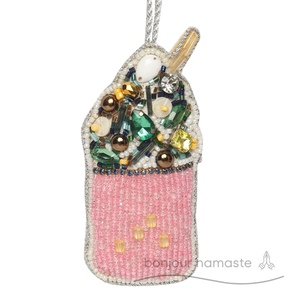 Diseño elegante hecho a mano artesanal, respetuoso con el medio ambiente, acabado mate, adorno de Navidad, figura de cono de helado dulce, decoración de vacaciones - Product Image 3