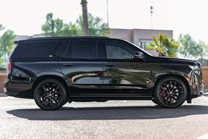 Cadillac Escalade 2023 USADO EN PERFECTAS CONDICIONES, 4WD Sport Diesel R20, Volante a la Izquierda, Motor V8 de 6.2 Litros, Automático, Equipamiento de Alta Gama, Bajo Kilometraje, Asientos de Cuero - Product Image 4