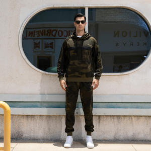 Survêtements camouflage 2 pièces sweats à capuche amples pour hommes pantalons de jogging ensembles de sports de piste deux pièces logo personnalisé - Product Image 5