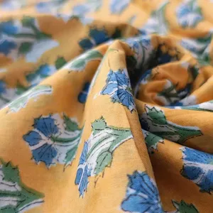 Tela de Algodón con Estampado Artesanal Sanganeri, Diseño Floral Amarillo, Ecológica, 120GSM, para Textiles del Hogar y Tapicería - Product Image 4