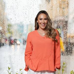 Vestido túnica de diseñador moderno estilo Lakhnavi para niñas y mujeres Top de manga larga de viscosa elegante con bordado Midi de longitud - Product Image 1