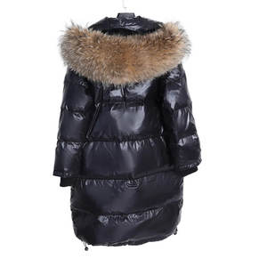 Abrigo Acolchado Reversible Negro de Invierno con Capucha de Piel de Zorro Auténtica, Chaqueta Larga con Estampado Impermeable y Decoración con Logotipo - Product Image 1