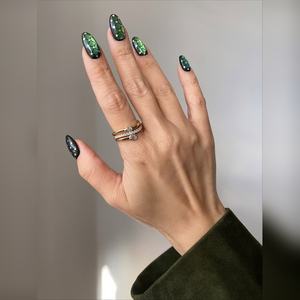 Vente en gros de bagues en or, argent, platine et diamants 10K, 14K, 18K, design en trois rangées, serti de diamants, coupe poire, émeraude, fournisseur - Product Image 1