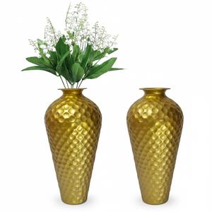 Florero de Metal Dorado de Forma Moderna, Hecho a Mano en Aluminio, para Mesa, para Bodas y Eventos, Diseño Ovalado Elegante de Alta Calidad - Product Image 4