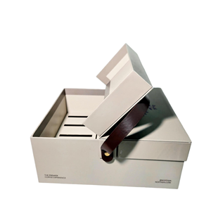 Boîte cadeau personnalisée de couleur claire avec poignée en cuir à motif violet et diviseur intérieur Boîte en papier rigide de luxe pour ensemble de tasses à café - Product Image 4