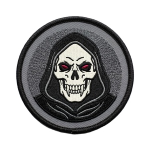 Patch thermocollant personnalisé Lèvres de vampire, Badge brodé rond, Applique gothique d'horreur pour vêtements et chapeaux, Fabricant en gros - Product Image 1