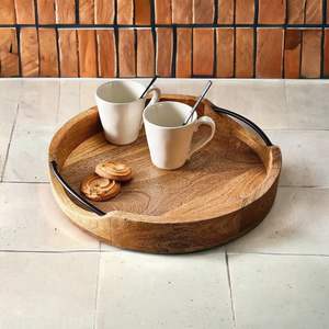 Plateau en bois dernier produit plateau rond en bois d'acacia avec poignée en métal cadeaux personnalisés en gros plateau de service fait main vente supérieure - Product Image 3