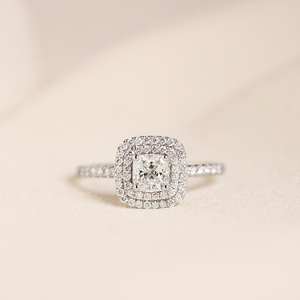 Anillo de compromiso de doble halo CZ blanco de corte princesa de 5mm en plata chapada en oro | Pave Band joyería nupcial de la boda - Product Image 1