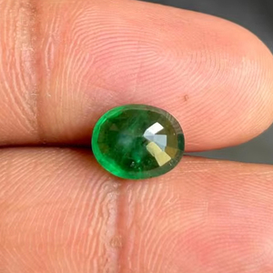 Émeraude naturelle taillée ovale calibrée pierre de fabrication de bijoux gemme précieuse à facettes vertes fabricant indien direct émeraude verte - Product Image 4