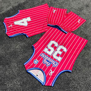 Maillot et short de basket-ball respirants personnalisés et colorés Ensemble de vêtements de sport personnalisés avec logo imprimé par sublimation - Product Image 4