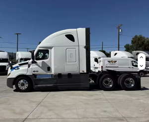 Camión Semirremolque Cascadia 126 Sleeper USADO Limpio, Modelo 2025 - Dormitorio con Techo Elevado, 455HP, 12 Velocidades, Transmisión Automática Dt12, Listo para Exportar - Product Image 2