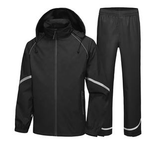 Trajes de lluvia de poliéster unisex personalizados Ropa impermeable transpirable con características ajustables Etiquetas de logotipos personalizados y marca - Product Image 1