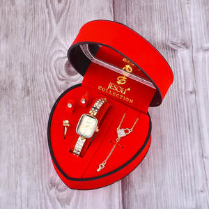 นาฬิกาควอตซ์หรูหราสำหรับผู้หญิงรุ่นใหม่ปี 2020 ชุดของขวัญพร้อมสายสแตนเลส ตัวเรือนทรงสี่เหลี่ยม หนา 5 มม. ของขวัญแต่งงาน ลายการ์ตูน แบบอนาล็อก - Product Image 3