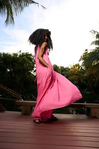 Vestido Largo Bohemio Rosa Sólido de Viscosa, Hecho a Mano, con Cuello Halter, Dobladillo Evase, Holgado, Transpirable, Lavable, sin Espalda, con Borlas - Product Image 2