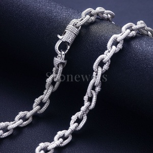 สร้อยข้อมือฮิปฮอปประดับเพชรวงรีสีทองสุดหรูเพื่อความสง่างามตัวหนา - Product Image 1