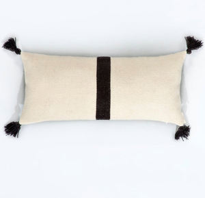 Ce fabuleux coussin berbère en laine marocaine couvre coussin marocain berbère Vintage coussin avec pompon - Product Image 2