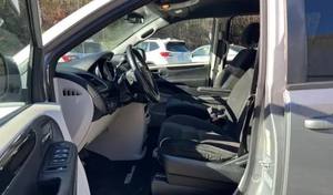 Dodge Grand Caravan SE SUV 2017, boîte de vitesses automatique, cuir gauche, alliage d'aluminium R17, toit ouvrant panoramique, 8 airbags, caméra arrière, Euro V - Product Image 4