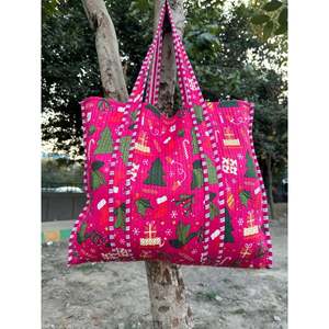 Bolsa de Mano Extra Grande Acolchada de Algodón, Ecológica, Resistente, para Compras, Fin de Semana, Reversible, Vibrante, en Rosa y Verde - Product Image 1