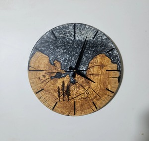 Reloj de pared de madera de resina personalizado directo de fábrica indio hecho con movimiento de cuarzo para interiores modernos y rústicos - Product Image 1