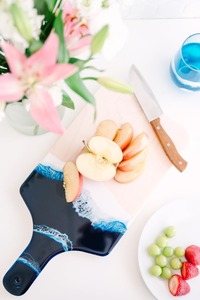 Vente à l'exportation de planche à découper en bois enduit de résine facile à nettoyer et à entretenir pour un usage quotidien planche à fromage en vente - Product Image 3