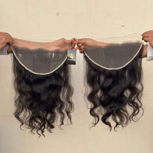 Ligne de cheveux naturelle 13x6 13x4 fermeture frontale en dentelle avec des faisceaux de cheveux bouclés bruts clip en faisceau humain vierge de temple de haute qualité - Product Image 1