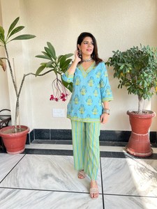 Nuevo Conjunto de Pijama de Satén y Algodón con Estampado Floral para Mujer, Cintura Elástica, Verano, Casual, Secado Rápido y Transpirable - Product Image 3