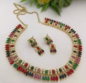 Atractivo Juego de Collar y Aretes de Perlas Reales con Baño de Oro de Alta Calidad y Circonitas Cúbicas para Bodas, Colección Moderna para Mujer - Product Image 1