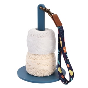 Porte-fil de poignet au crochet en bois élégant Spinner pour tricoter Double broche de fil de poignet Distributeur de fil de poignet très stable - Product Image 3