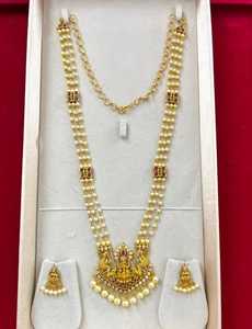 Ensemble de collier de perles longues et élégantes pour femmes et filles Bijoux de perles classiques avec boucles d'oreilles assorties Style traditionnel et contemporain - Product Image 3