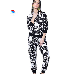 OEM de dos piezas transpirable a prueba de viento ropa deportiva para damas sublimación impresa Jogger invierno Sudadera con capucha pantalones de chándal conjunto de impresión - Product Image 1