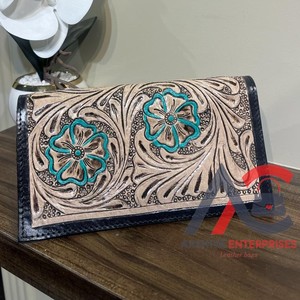 Nouveau véritable cuir repoussé à la main embrayages à deux volets femmes portefeuilles conçus vente chaude en cuir repoussé Unique élégant portefeuilles - Product Image 1