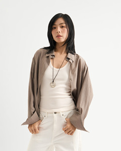 Chemise décontractée à manches longues pour femme, coupe courte, en tissu texturé, séchage rapide, respirante, coupe régulière, idéale pour l'été - Product Image 1