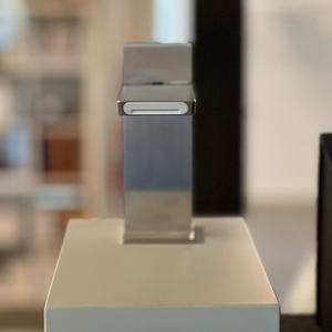 Robinet de lavabo mural CEA Design BAR30S en acier inoxydable à levier unique avec bec cylindrique - Product Image 4